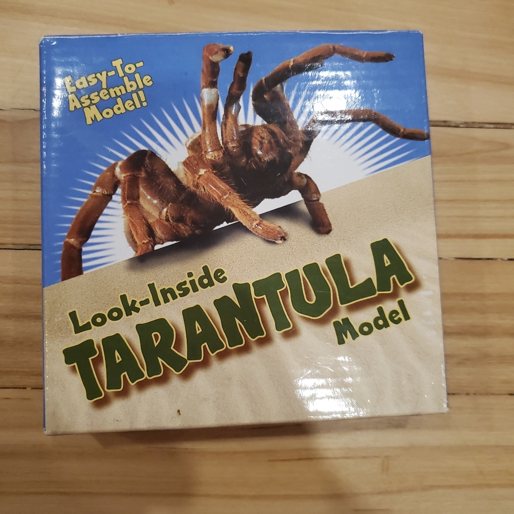 **FREE with purchase**Tarantula model kit